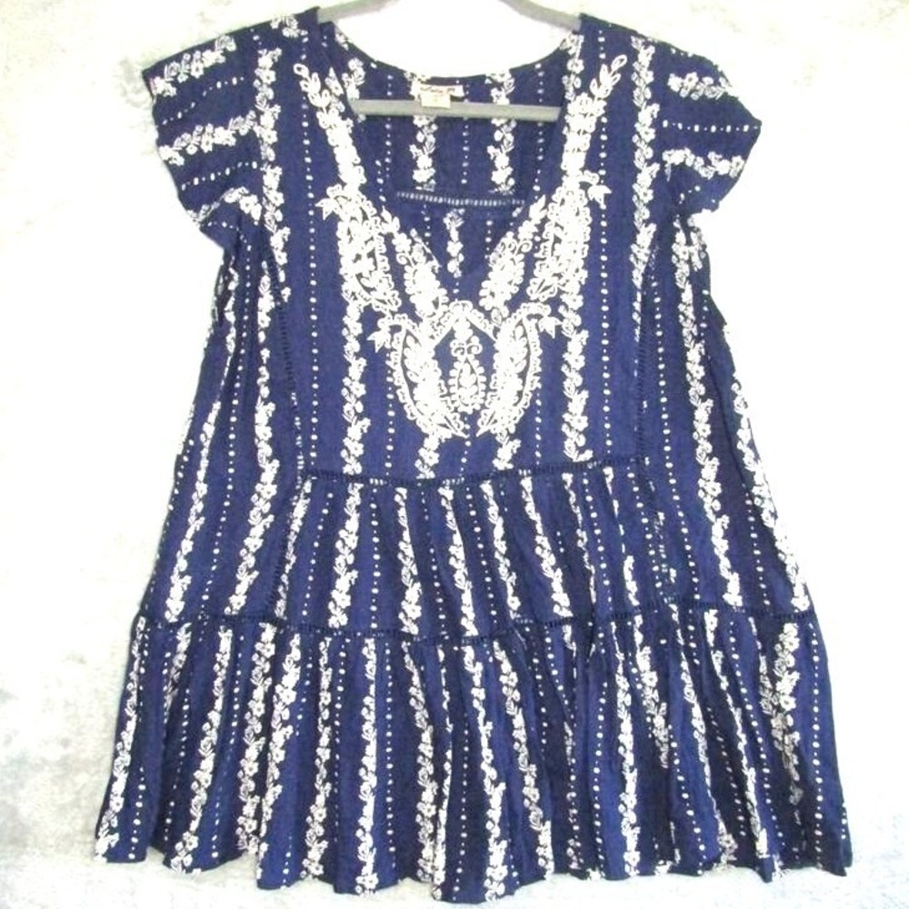 Lola P. Women's S Boho Embroidered Tunic Dress Blue White Rayon Short Sleeve Pea